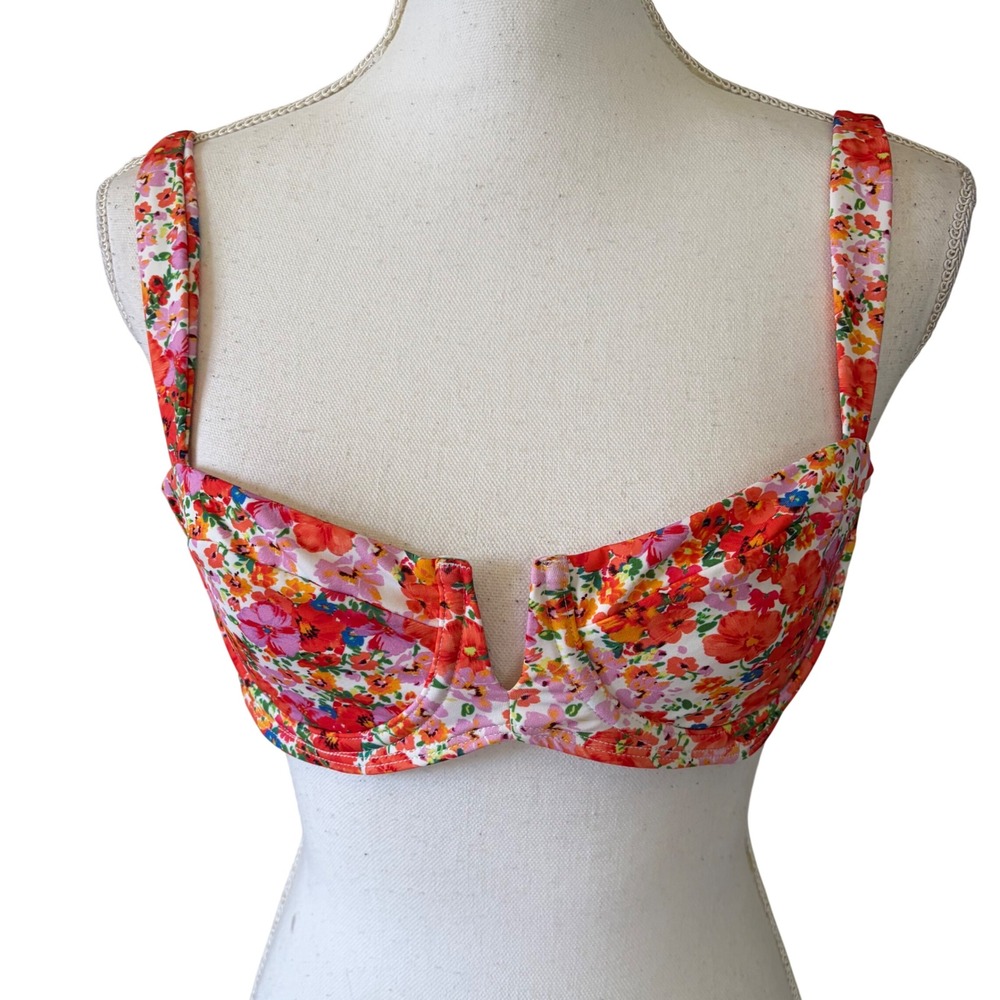 Monday Swimwear Clovelly V-Wire Balconette Bikini Top Red Floral Petit Fleur NWT